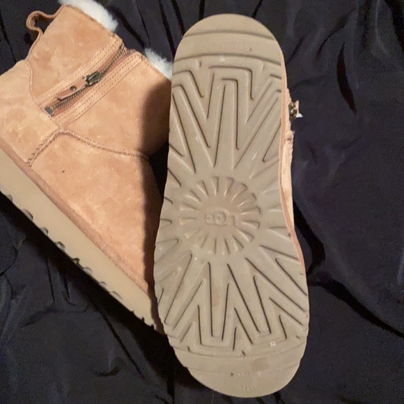 Chestnut Ugg’s - Picture 3 of 4